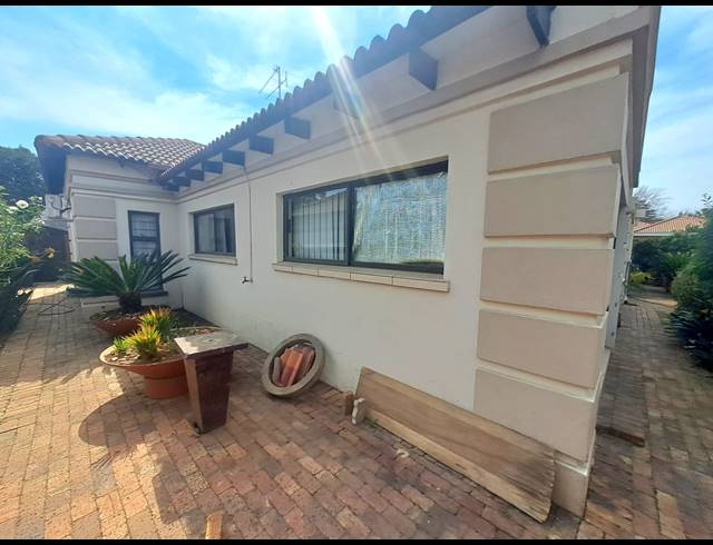 3 BEDROOM TOWNHOUSE TO LET IN ARCON PARK